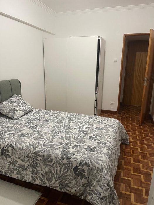 quarto individual em Almada (25 de Abril - Cacilha)