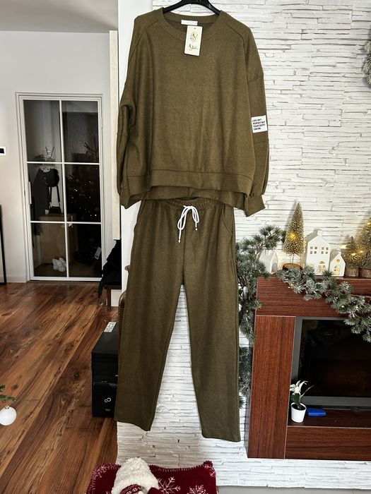 Dres damski S M L  wiosenny komplet dresowy dresy z naszywką