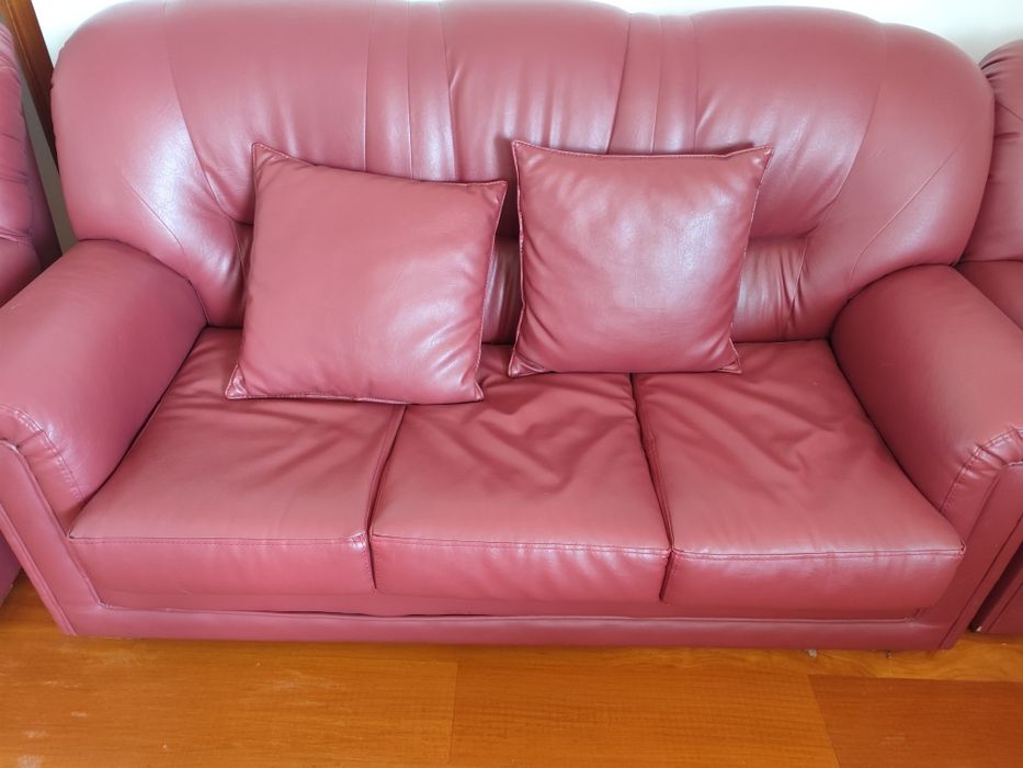 3 Sofás em Pele como novos