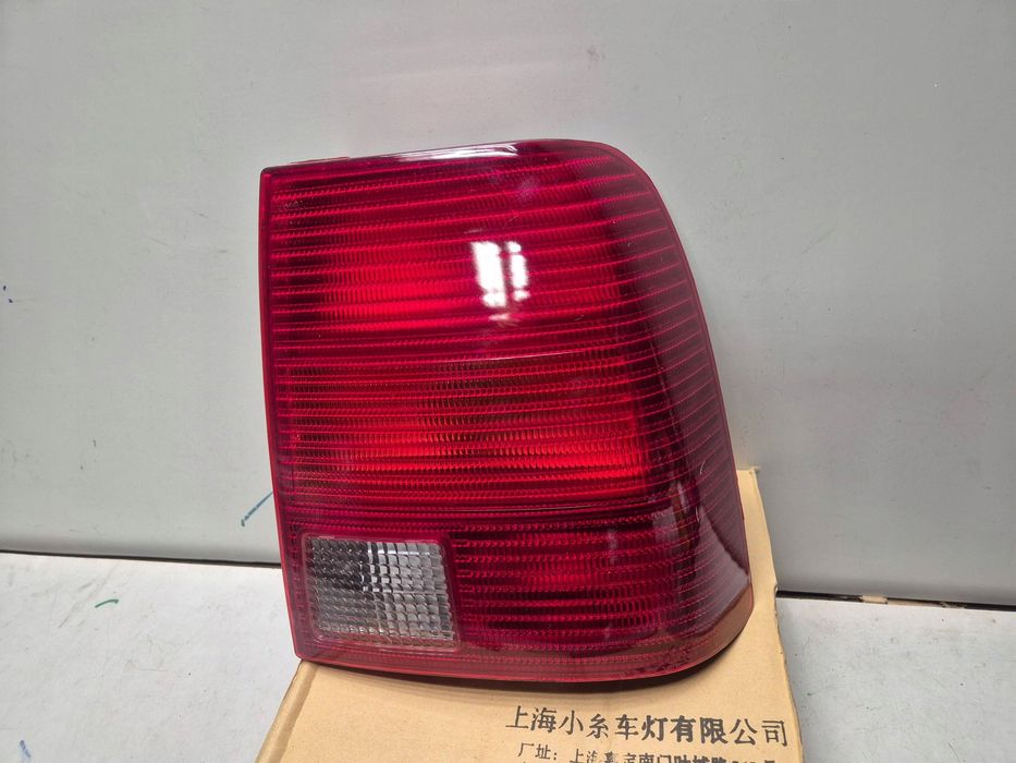 Lampa Tylna Prawa Volkswagen Passat B5 Sedan 96-00 3Bd945096 Koito Nowa