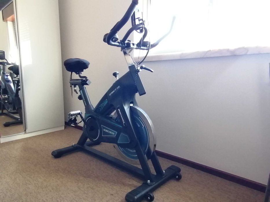 Bicicleta estática Beuhmax 3500 - Volante Inércia 25kg