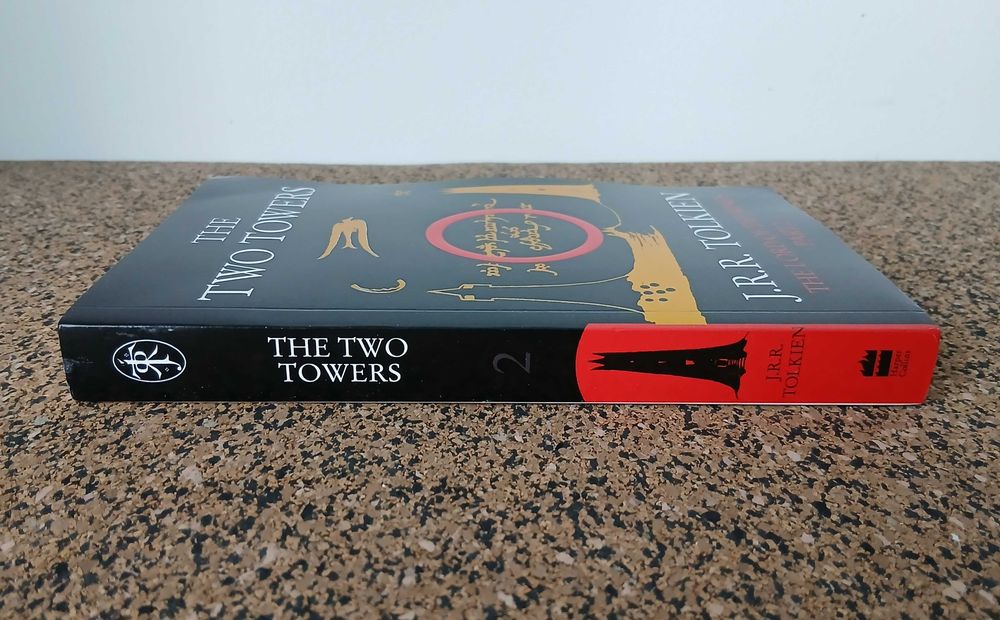 Livro - The Two Towers (J.R.R. Tolkien)
