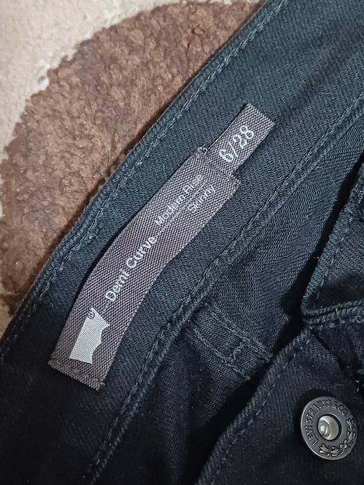 Продам джинси levi's