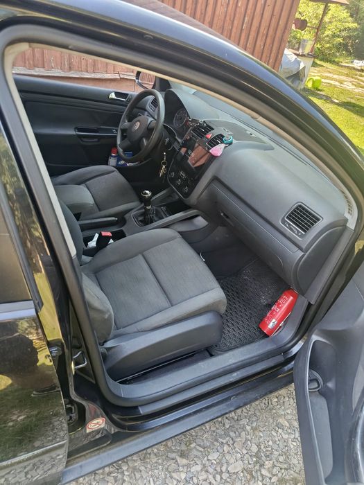 Sprzedam golfa 5 1.9 TDI ogłoszenie ważne do piątku .