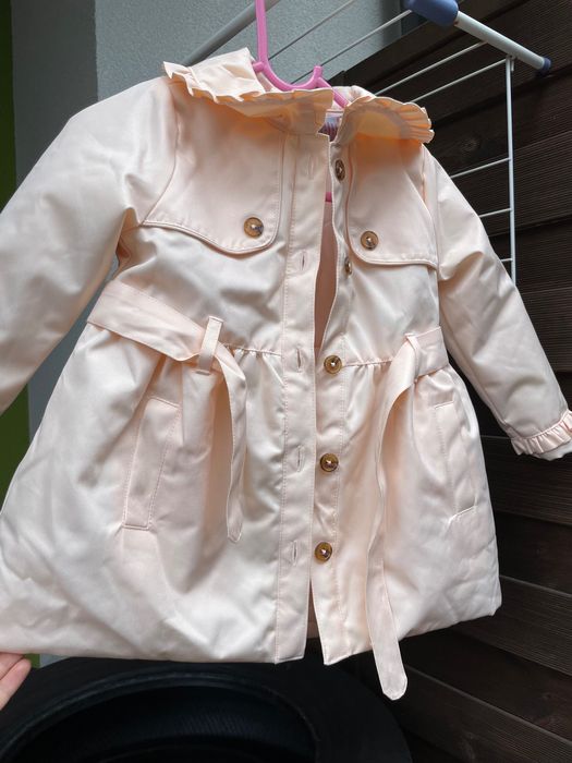 Różowy płaszczyk 92 cm – uroczy akcent dla małej damy