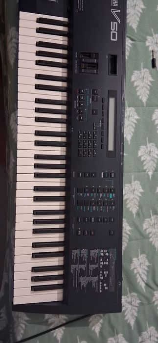 Teclado Yamaha V50