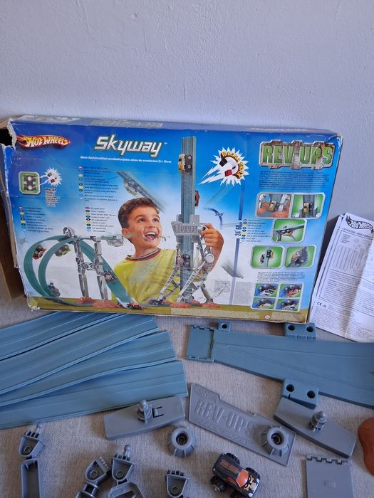 Hot wheels rev-ups skyway