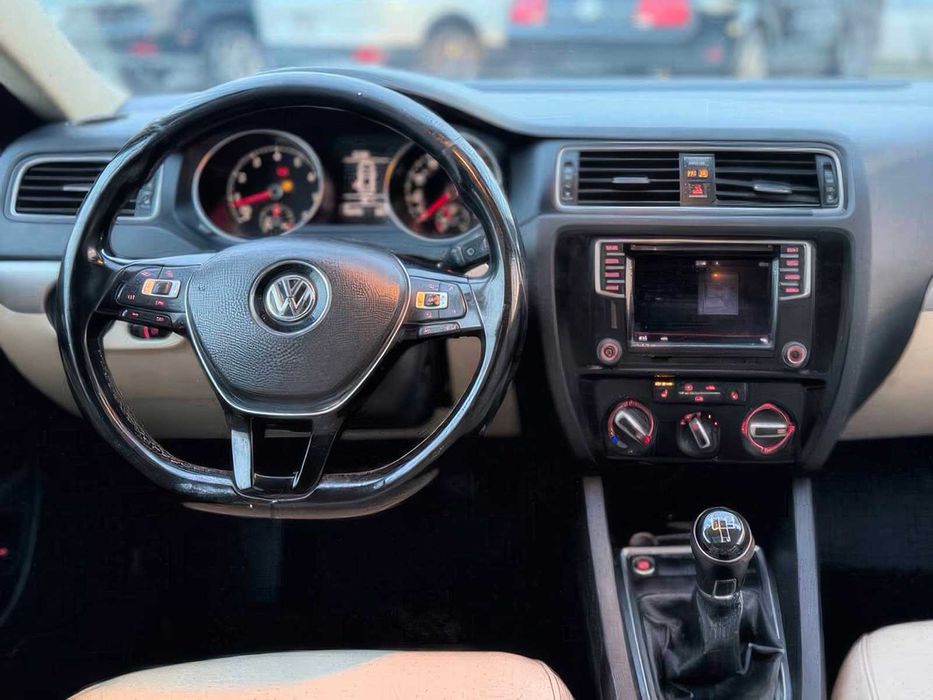 Volkswagen Jetta      2017