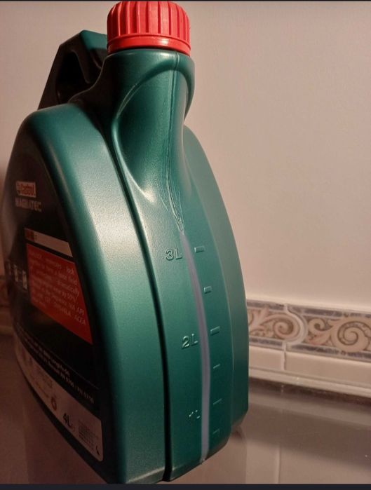 NOVO SELADO - Óleo CASTROL 5W-40 C3 4L para motores a gasolina gasóleo