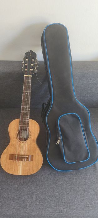 Guitarra ukulele