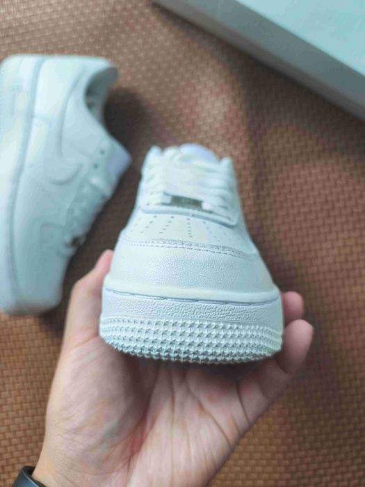 Białe trampki damskie marki Nike. Rozmiar 38