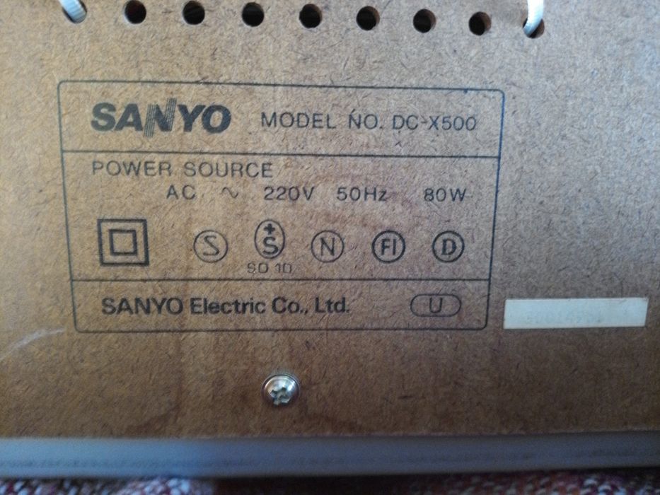 Продам музыкальный центр SANYO DC-X500