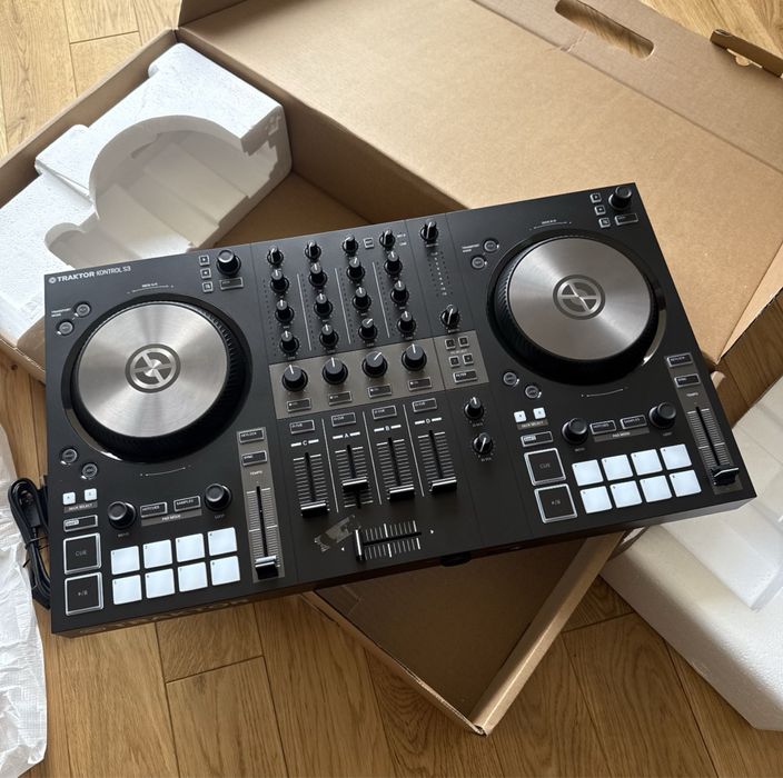 DJ-контроллер Traktor KONTROL S3