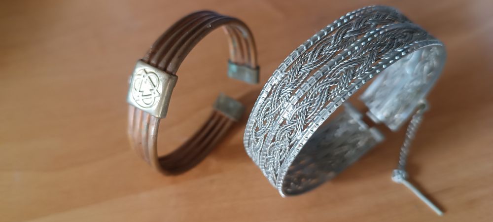 Два браслета стан на фото