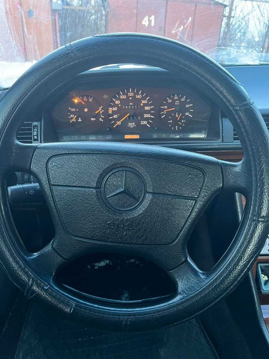 Mercedes-Benz E-Class 1994