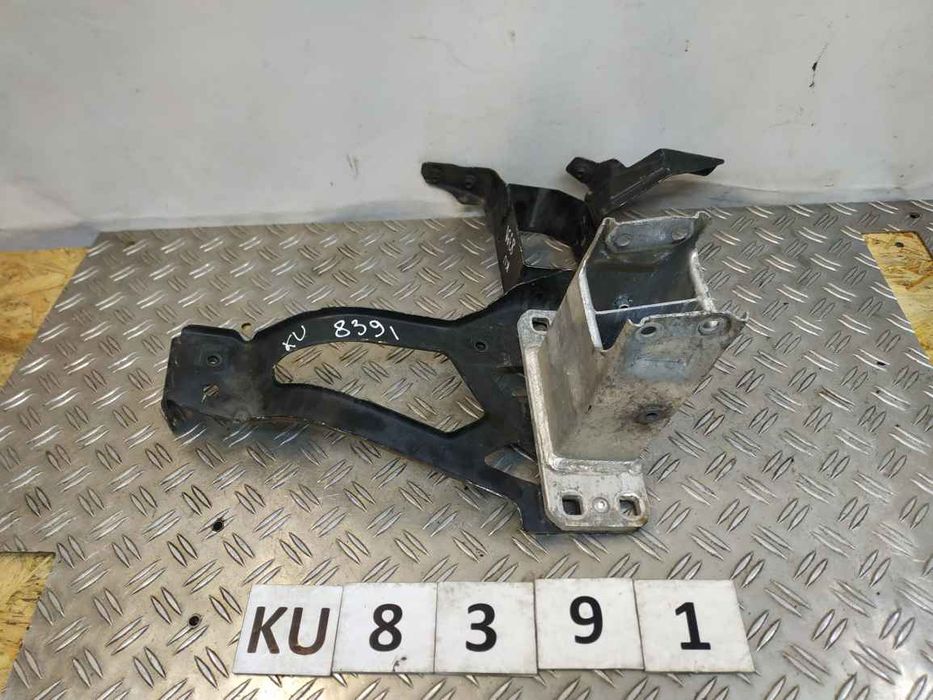 BMW 5 E60 03-10 кронштейн фари R з підсилювачем KU8391 51647163484