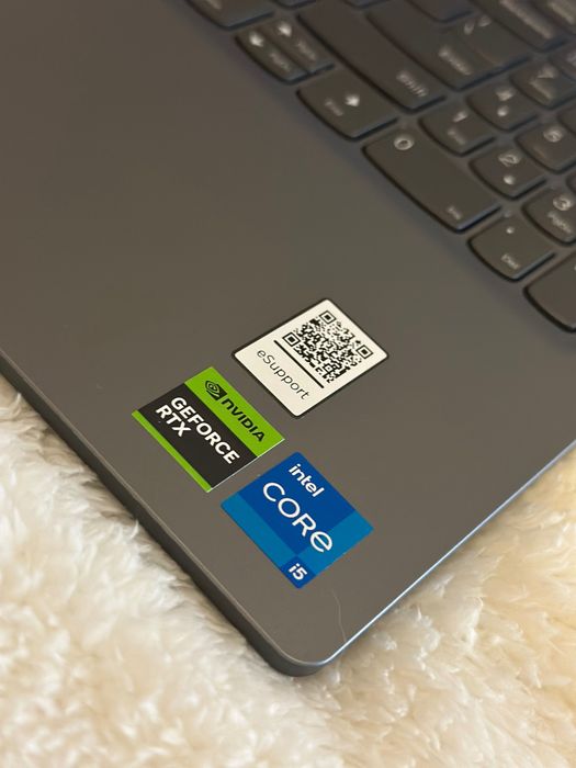 Laptop Lenovo LOQ 15IAX9E