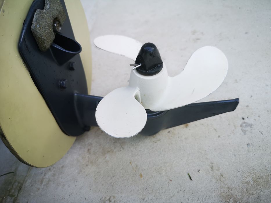 Yamaha 2.5 чотирьох тактний