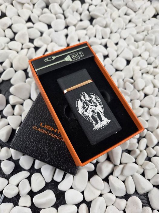 Стильна подарункова запальничка USB з гравіюванням.