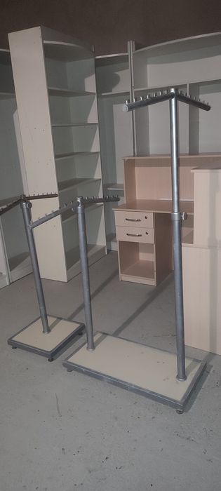 Стійка для одягу