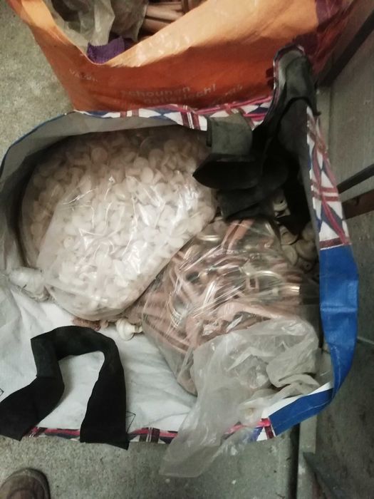 Ferragem diversas para móveis lisos