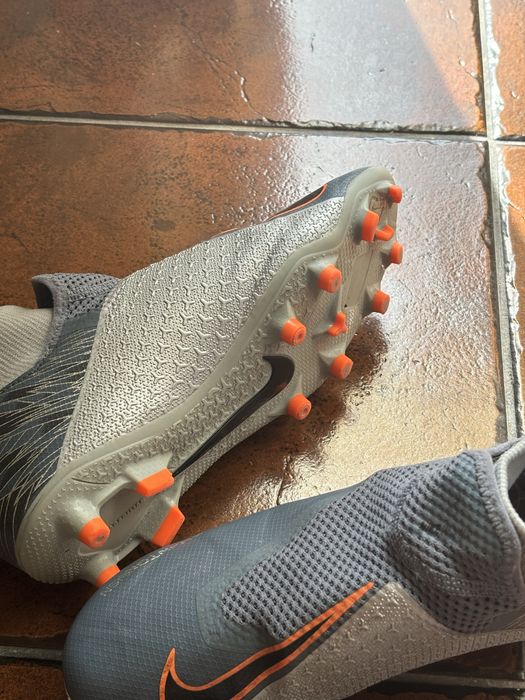 Nike Phantom Vision cinzentas com detalhes laranja