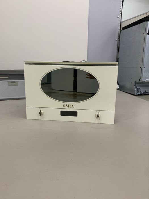 Мікрохвильова піч SMEG MP 822 PO