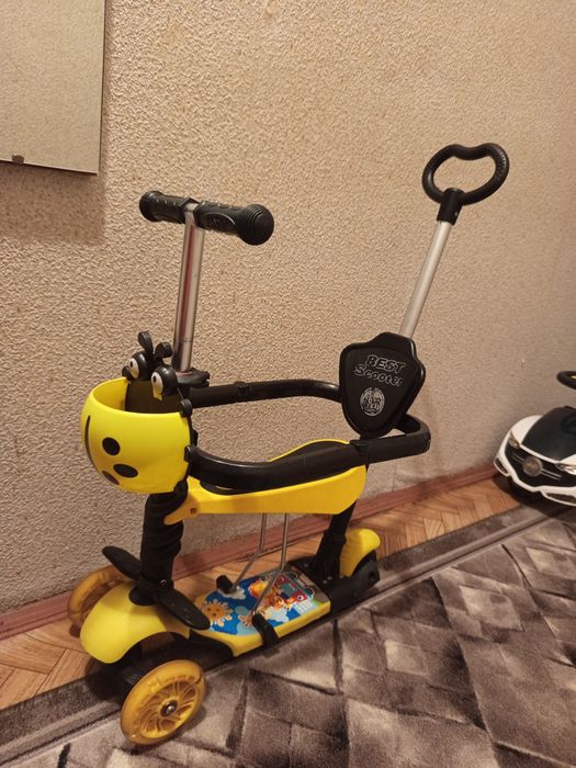 Дитячий самокат .