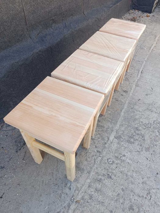 Табурет деревянный