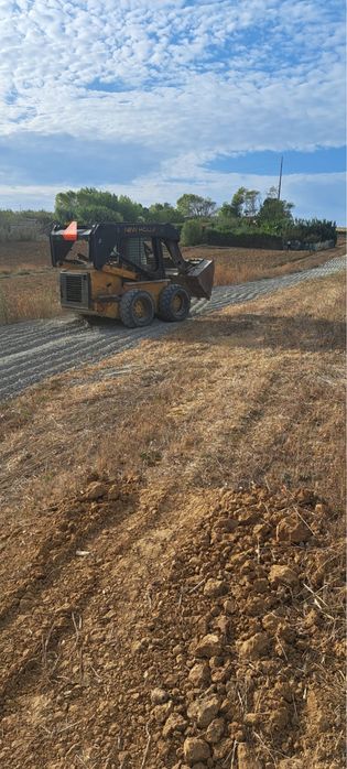 Serviços com Bobcat, MiniGiratoria e com Carrinha