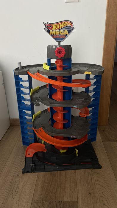 Hot Wheels мегагараж для машинок