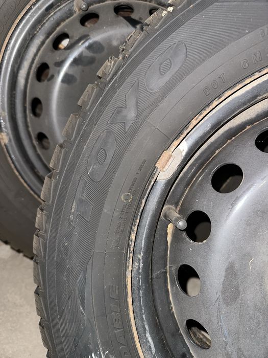 Продам зимову шиповану гуму на дисках 3000грн/шт+ торг