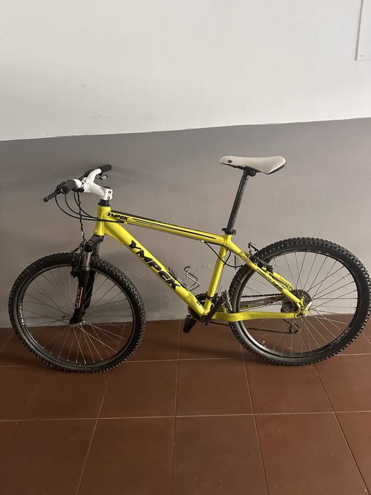 Bicicleta esta parada para despachar