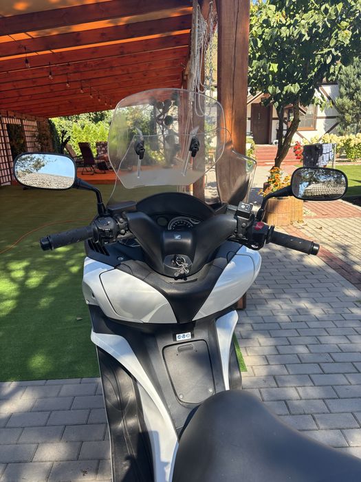 Skuter Honda SW T400