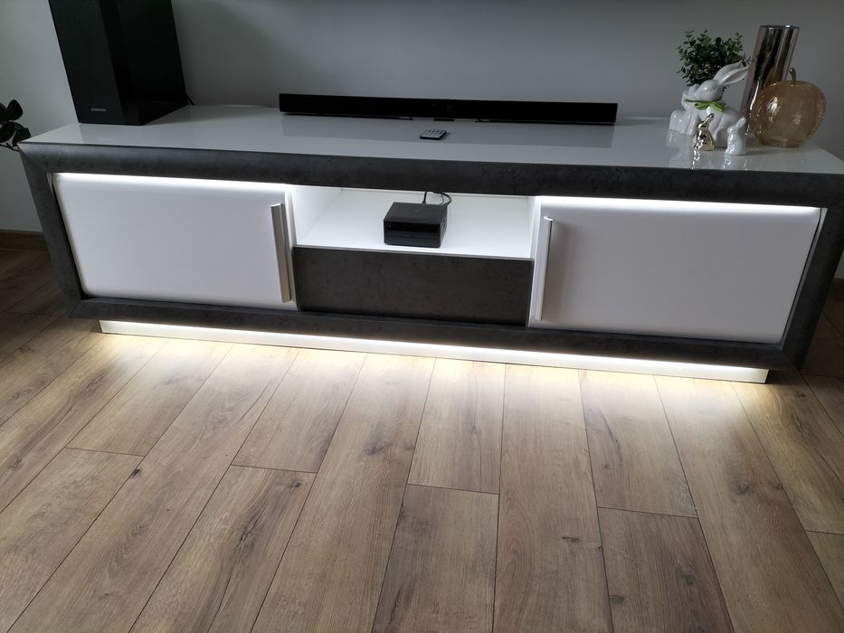 Szafka pod telewizor