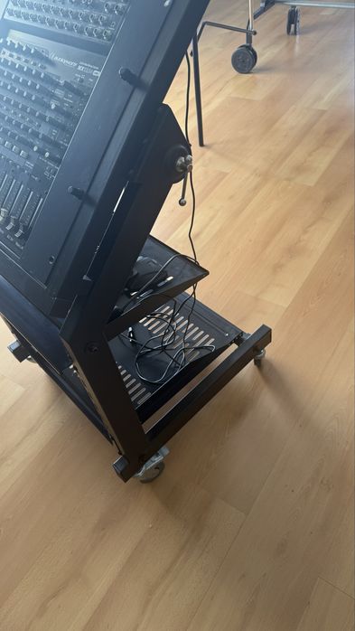Bastidor com mesa de mistura de oferta