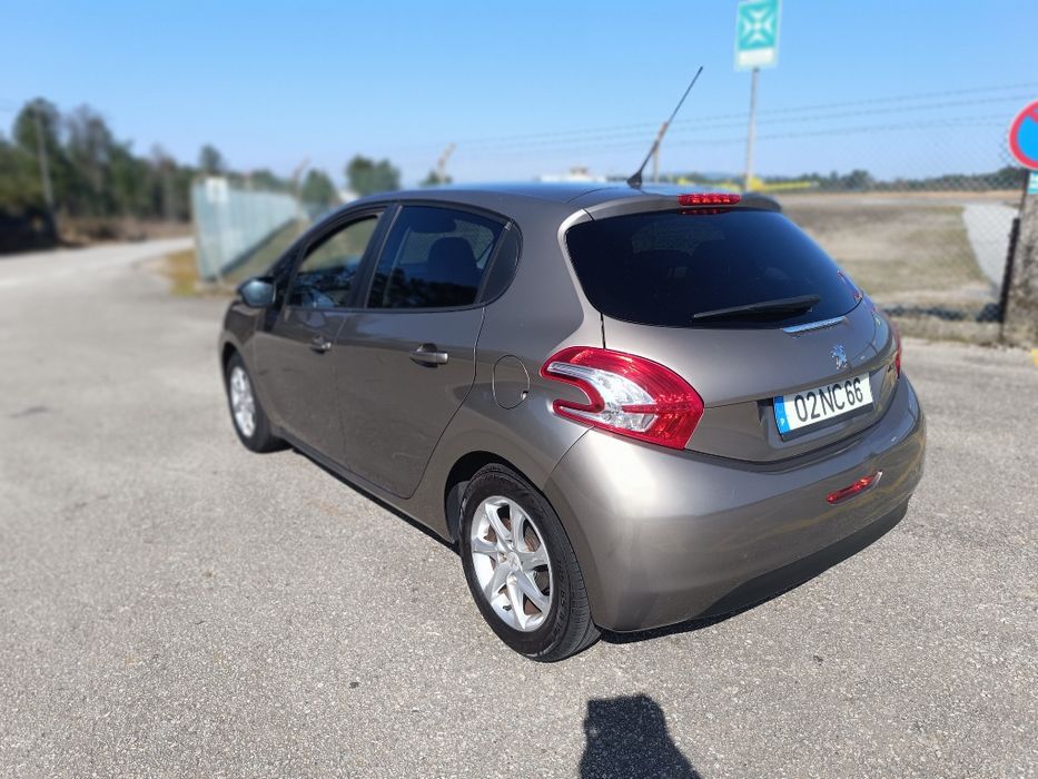 Peugeot 208 1.2 pluetech COMO NOVO