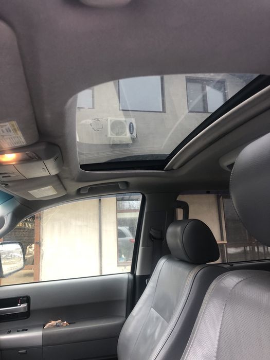 Продам Toyota Sequoia