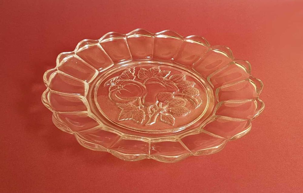 Pratos e Taças de Vidro Lapidado Vintage