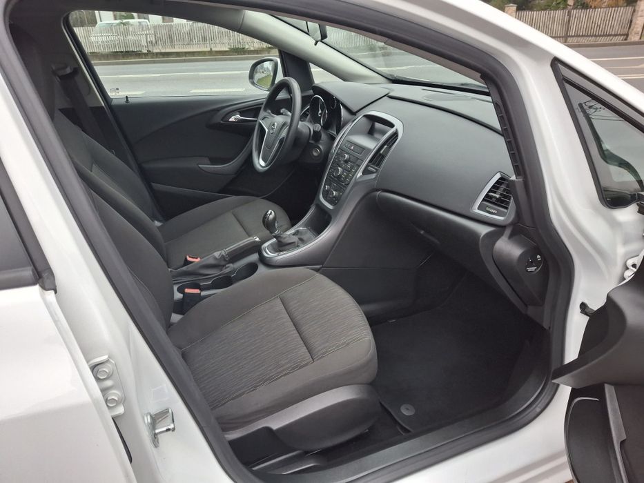 Opel Astra J benzyna