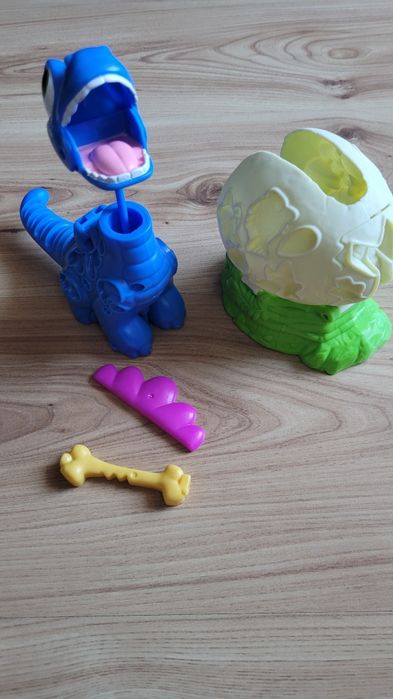 Play doh Hasbro wykluwający się dinozaur