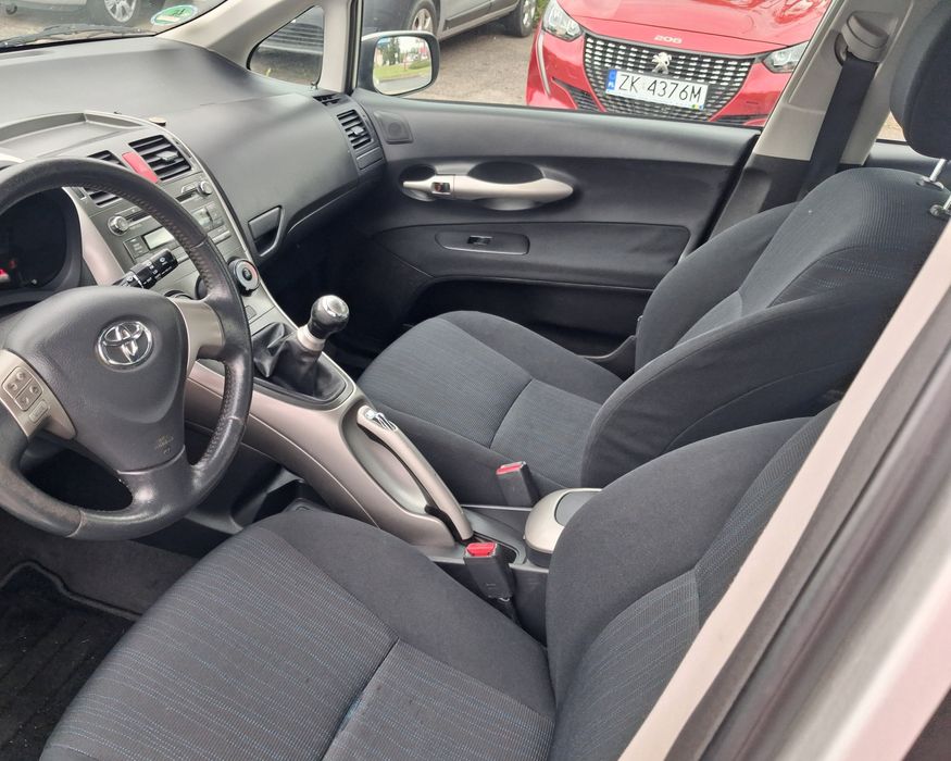 Toyota Auris 1.6 benz . z klimą elektryką alufelgi 5 drzwi
