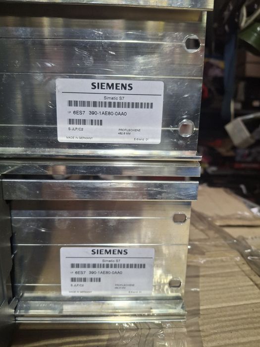 SIEMENS  Simatic ET 200M.

KTP1000 Basic DPSIEMENS

KT
