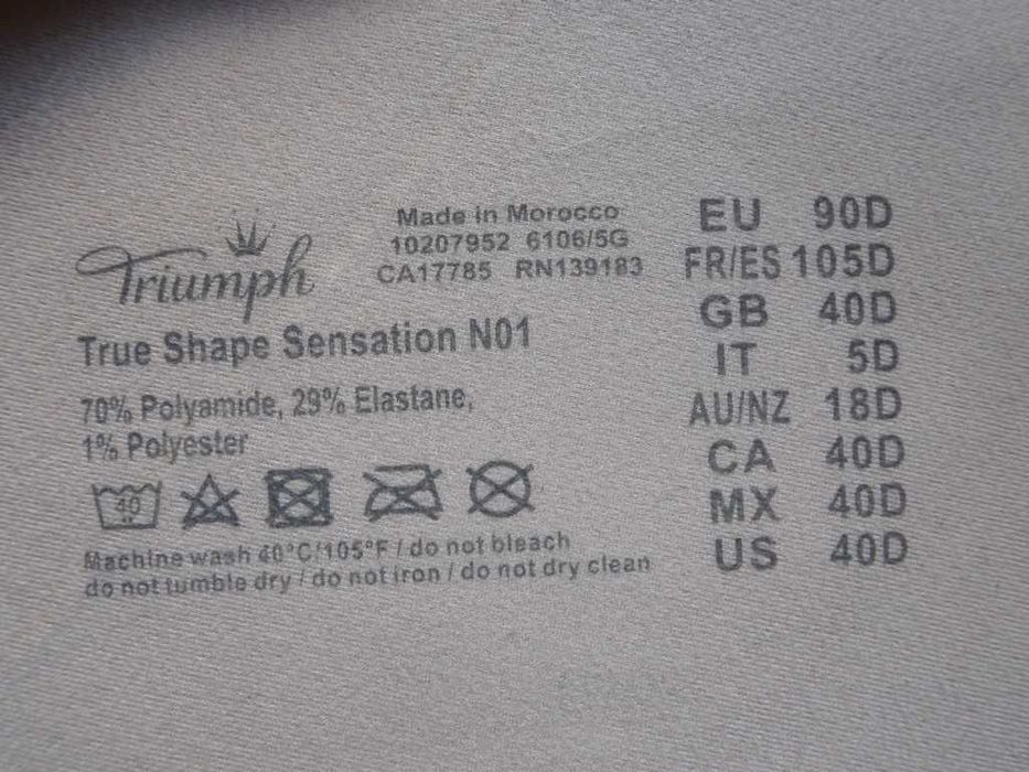 Triumph oryginalny biustonosz r. 90D  Nowy