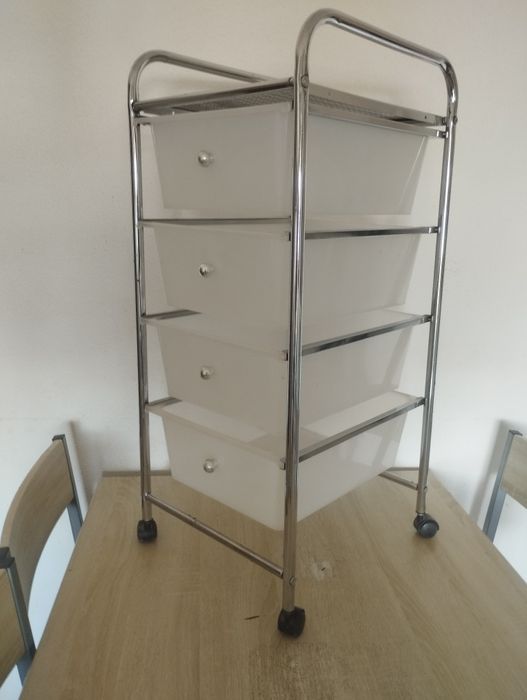Armário de Gavetas com Rodas