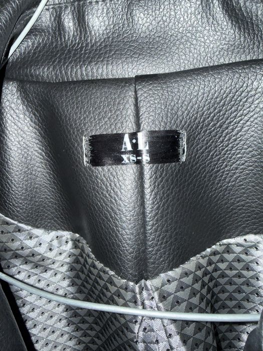 Куртка шкіряна жіноча