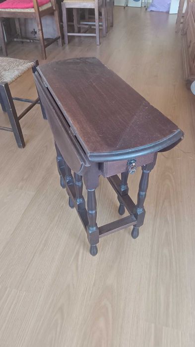 Mesa Holandesa pequena
