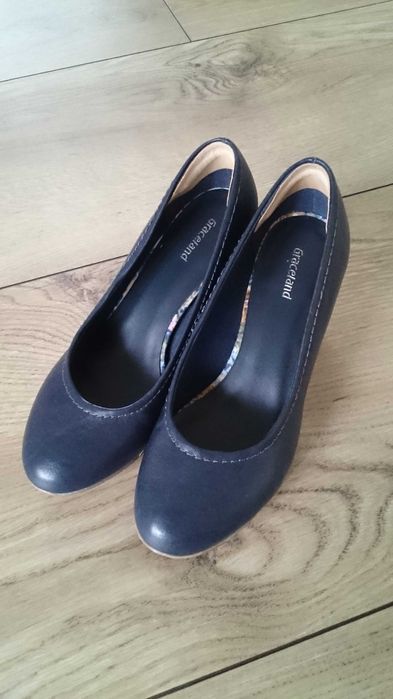 Buty damskie. Pantofle.