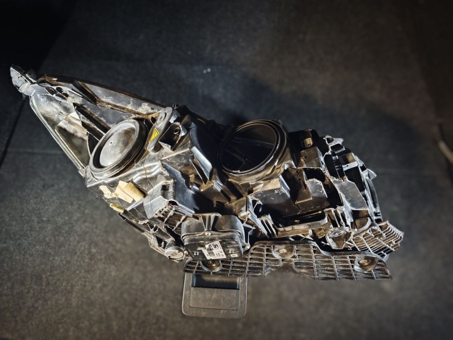 Lampa L. Ford Kuga MK4 Lift