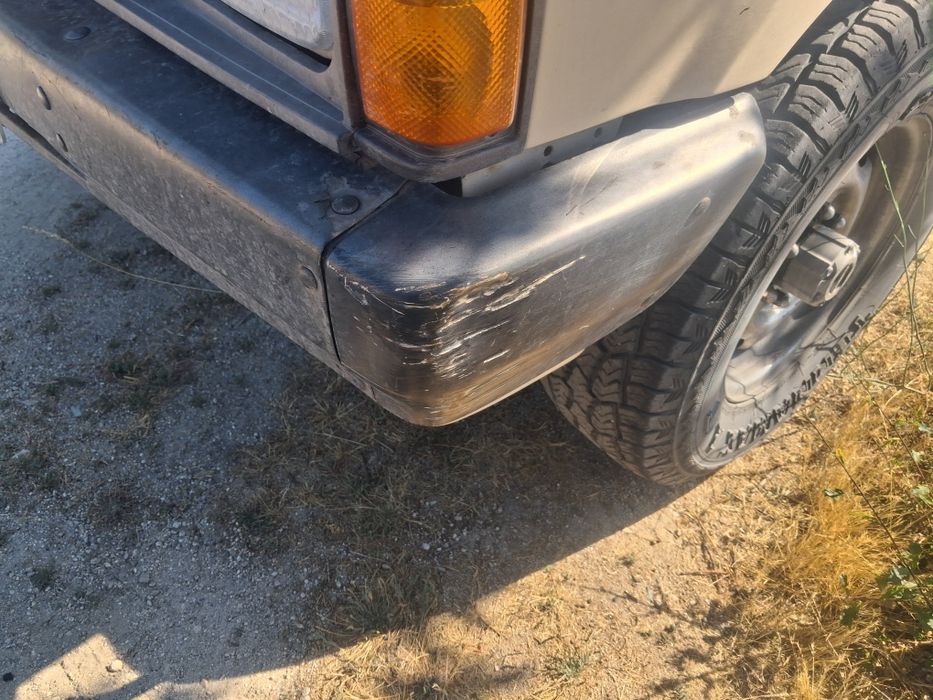 Nissan d21 4x4 com algumas marcas de uso